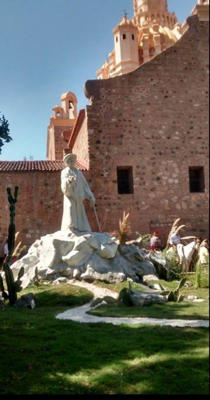 Estatua del Cura Brochero en la Catedral de Córdoba! Cabalgata Brocheriana.