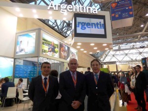 Fabián Lombardo de Aerolíneas Argentinas, Ministro Enrique Meyer y Oscar Ghezzi, Pte CAT en Rusia.
