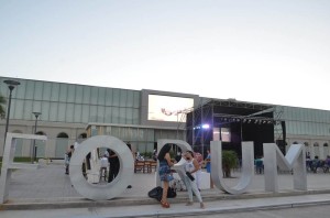 La explanada de la Avenida Roca, del Fórum Centro de Convenciones y Exposiciones, fue el escenario elegido para homenajear a todas las mujeres santiagueñas.