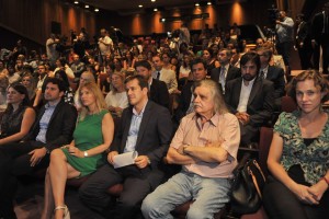 Recalde y la ministra de Gobierno de la provincia de Buenos Aires, Cristina Álvarez Rodríguez; entre otros invitados estuvieron presentes en la presentación de la Fundación Aerolíneas.
