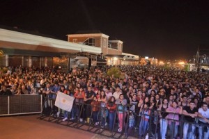 Mucho público en la Costanera para ver al ex líder de Bersuit.