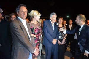 Los gobernadores José Luis Gioja y Daniel Scioli y sus esposas en el cierre de la fiesta.