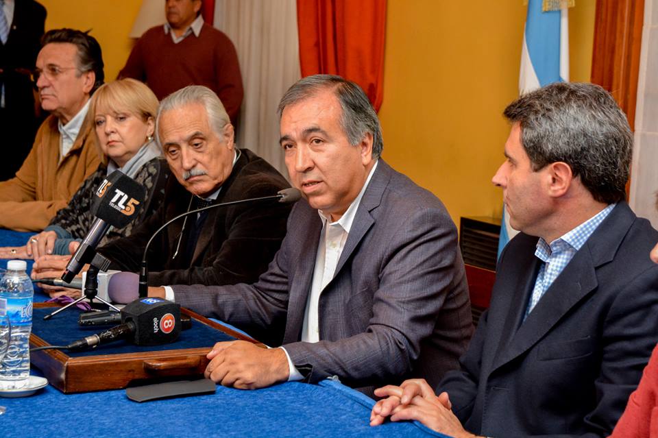 El Gobierno de San Juan, a través del Ministerio de Turismo y Cultura, y el Consejo Federal de Inversiones, firmó junto a los representantes del Teatro San Carlo de Nápoles, un convenio marco de colaboración entre dicha institución y el futuro Teatro del Bicentenario.