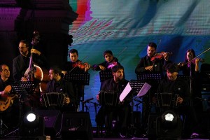 La Orquesta Típica El Arrranque interpretó el Himno.