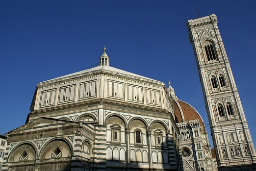 Duomo, o Iglesia Santa Maria de Fiore, o Cattedrale di Santa Maria di Fiore es una de las Iglesias mas grandes del mundo cristiano.