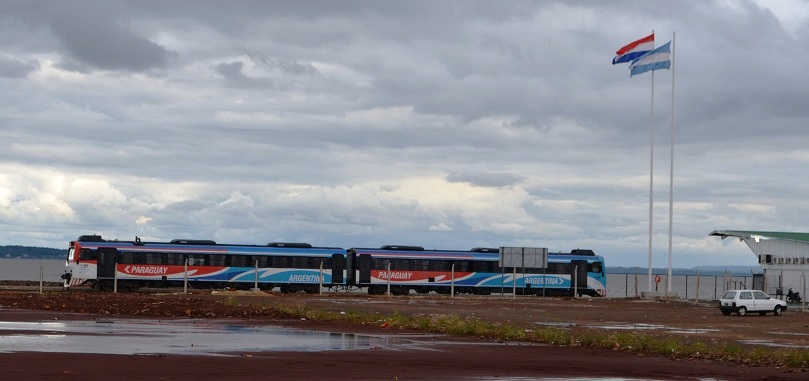El Tren “Don Casimiro” realiza un proyecto innovador ya que es el primer tren que une los países, Paraguay y Argentina.