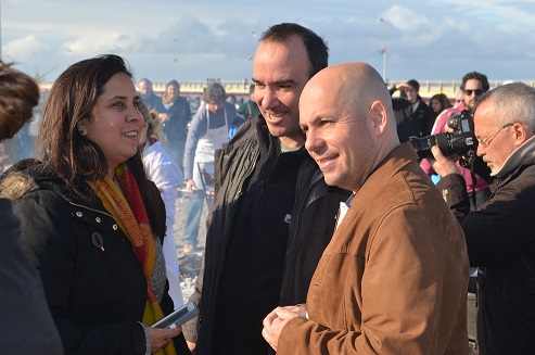Paula Wacht, Herman Muller, Secretario de Turismo de Tpuerto Madryn y el Intendente municipal Ricardo Saste en el vento solidario.