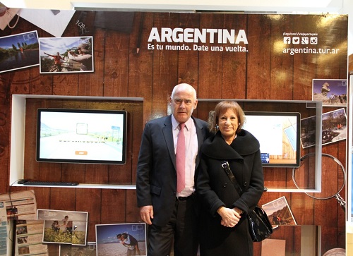 Meyer junto a Patricia Vismara en el stand del Ministerio de Turismo en MICA 2015