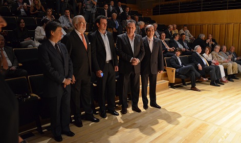 El ministro Santos y embajadores presentes durante el anuncio.