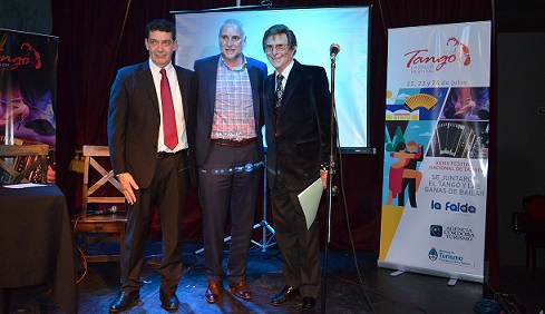 El Intendente de La Falda, Eduardo Arduh; el Presidente de la Agencia Córdoba Turismo, Julio Bañuelos y el conductor Silvio Soldán en la presentación en Bs As.