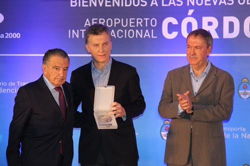 El presidente Mauricio Macri, junto al gobernador Juan Schiaretti y al intendente Ramón Mestre