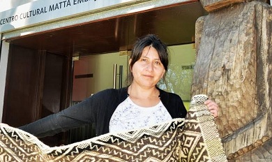 Malvína Escobar, artesana Mapuche de Ingeniero Jacobacc.