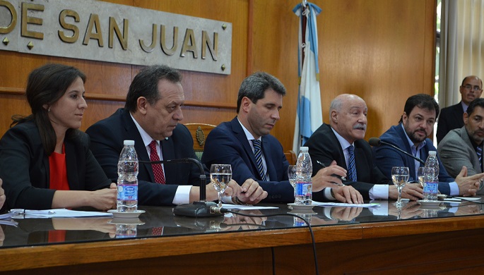 Ministra Claudia Grynszpan; ministro Santos; Gobernador Uñac; Secretario Ciácera; SecretariocDíaz Gilligan.