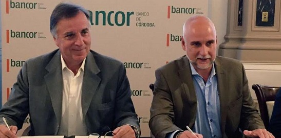 Julio Bañuelos y el presidente del Banco de Córdoba, Daniel Tillard rubricaron el acuerdo.