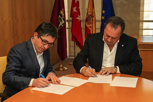 El ministro de Turismo de la Nación, Gustavo Santos y el director de Basque Culinary Center, Juan Mari Aizega, firmaron una declaración de intención para la cooperación por el turismo gastronómico entre Argentina y España.